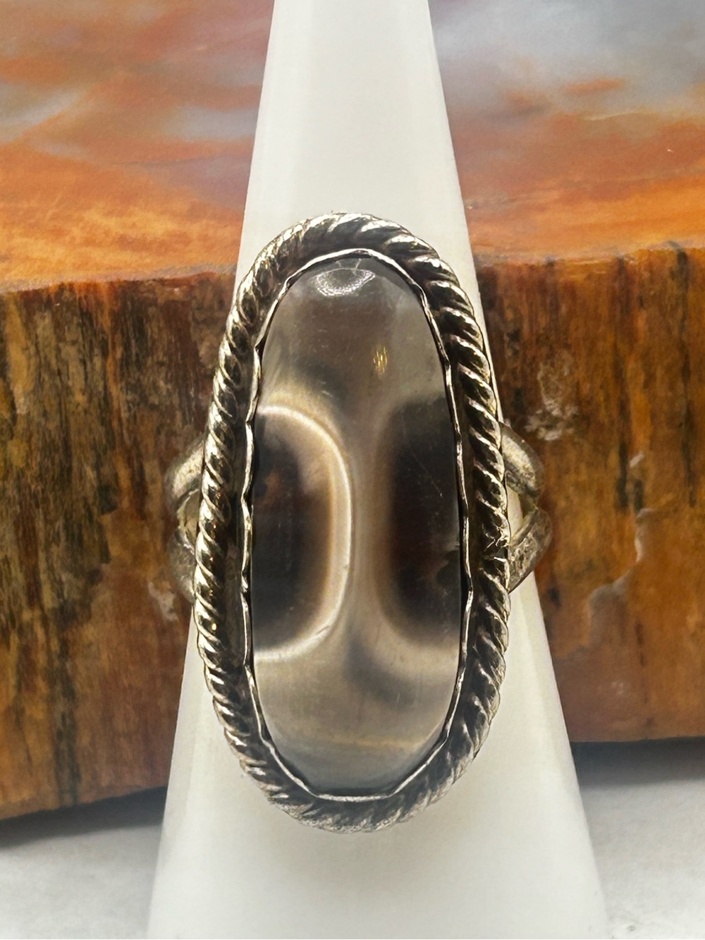 Sterling Silver Ring with Translucent Oval Band Agate Gemstone -  Size 7.5